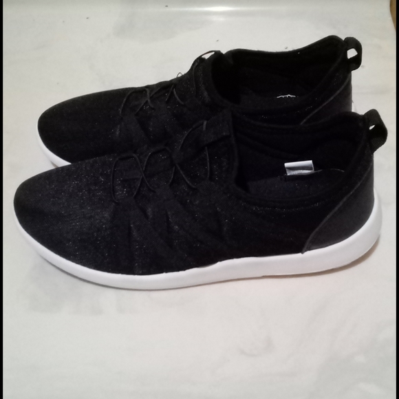 Size 9 left 🌟NEW🌟Black Slip On Shoes - Picture 5 of 14